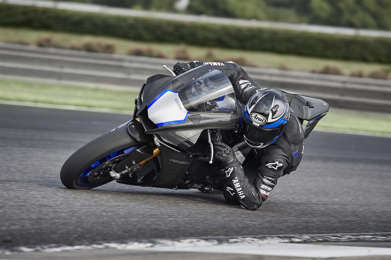 Voici les nouveaux modèles R1 et R1M 2020 de Yamaha Moto Journal