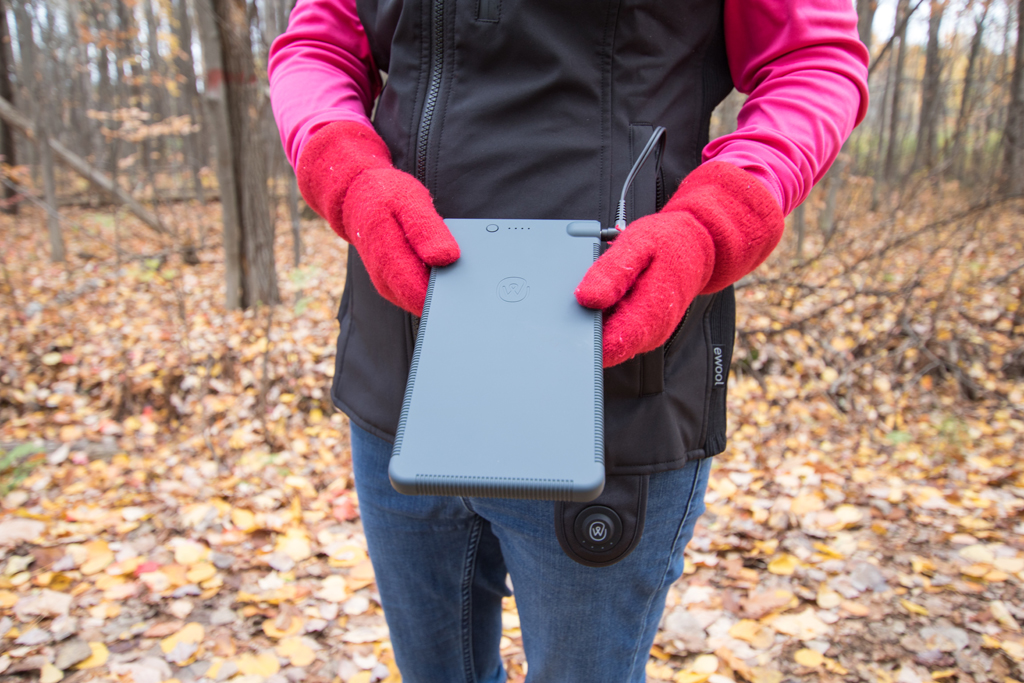 Batterie de la veste chauffante PRO + d’EWOOL. Crédit photo : Joani Hotte-Jean.